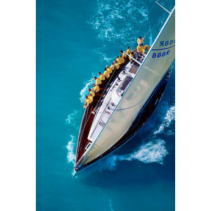 Umělecká fotografie Sailing Team Sitting on Edge of Boat, Onne van der Wal, (26.7 x 40 cm)