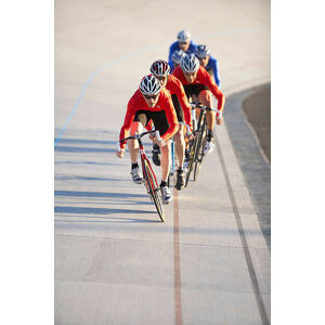Umělecká fotografie Cyclists in action on velodrome track, Ryan McVay, (26.7 x 40 cm)