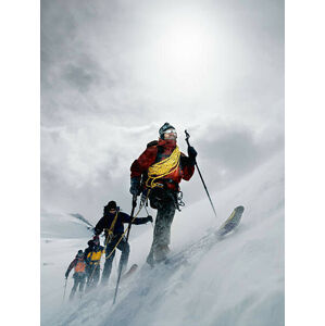 Umělecká fotografie Mountain climbers walking through blizzard, linked, David Trood, (30 x 40 cm)