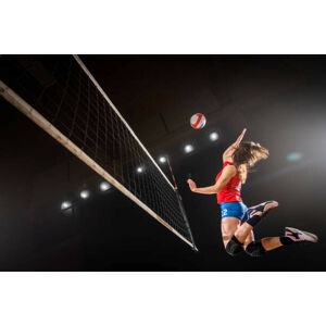 Umělecká fotografie Woman spiking volleyball, simonkr, (40 x 26.7 cm)