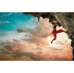 Umělecká fotografie Athletic Woman climbing on overhanging cliff, Solovyova, (40 x 26.7 cm)