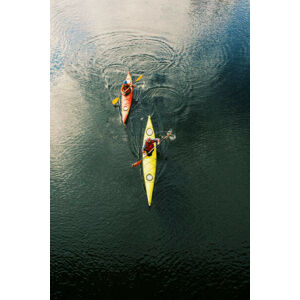 Umělecká fotografie Two men are kayaking along the river., Vitalalp, (26.7 x 40 cm)
