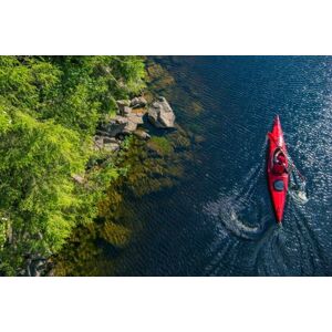 Umělecká fotografie River Kayaker Aerial View, welcomia, (40 x 26.7 cm)