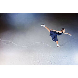 Umělecká fotografie Skater making edge in ice, showing path., Robert Decelis, (40 x 26.7 cm)