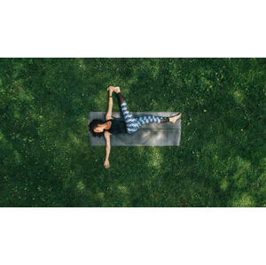 Umělecká fotografie Woman doing Yoga in the Park, GabrielPevide, (40 x 22.5 cm)