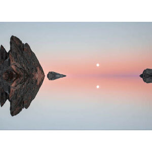 Umělecká fotografie Mirror effect of stunning moon reflection, Artur Debat, (40 x 30 cm)