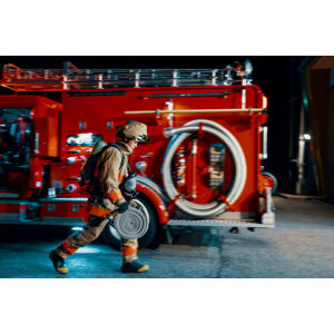 Umělecká fotografie Firefighter running with a hose next, Trevor Williams, (40 x 26.7 cm)
