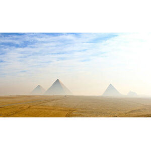Umělecká fotografie The Giza pyramids viewed from distance, Kanwal Sandhu, (40 x 22.5 cm)