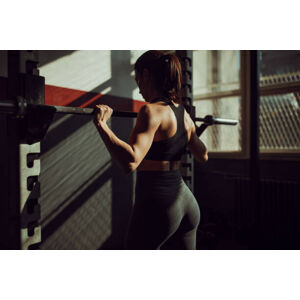 Umělecká fotografie Fit young woman training alone in dark gym, South_agency, (40 x 26.7 cm)