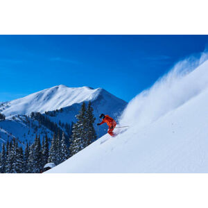 Umělecká fotografie Man skiing down steep snow covered, Jakob Helbig, (40 x 26.7 cm)