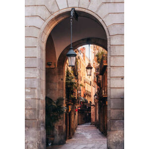 Umělecká fotografie Narrow alley in Barcelona Gothic Quarter, Spain, Alexander Spatari, (26.7 x 40 cm)