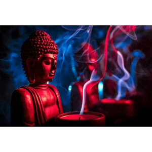 Umělecká fotografie Buddha statue with candle, Hillary Kladke, (40 x 26.7 cm)