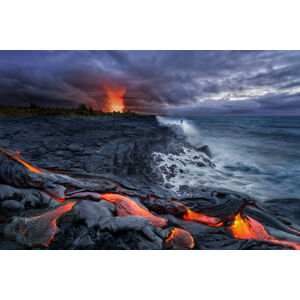 Umělecká fotografie Close-up of lava flowing from a, Juan Maria Coy Vergara, (40 x 26.7 cm)