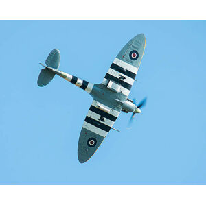 Umělecká fotografie Spitfire With Invasion Markings., John Dickson, (40 x 30 cm)