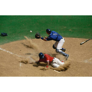 Umělecká fotografie Baseball catcher fielding ball as base, David Madison, (40 x 26.7 cm)