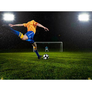 Umělecká fotografie Soccer player about to strike penalty kick, Thomas Barwick, (40 x 30 cm)