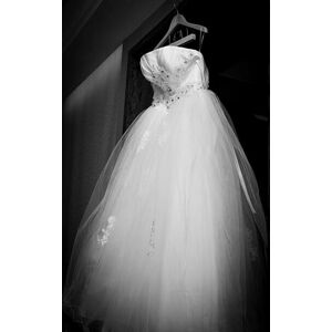 Umělecká fotografie wedding dress, hanhanpeggy, (24.6 x 40 cm)