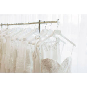 Umělecká fotografie Wedding dresses in shop, grinvalds, (40 x 26.7 cm)