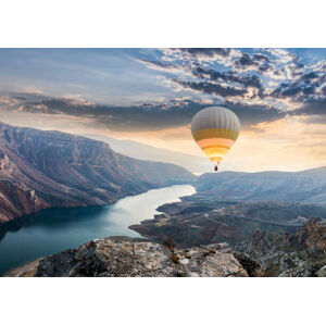Umělecká fotografie Hot air balloons flying over the, guvendemir, (40 x 26.7 cm)