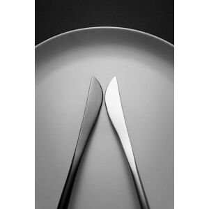 Umělecká fotografie Black Knife and White Knife Swordplay, MirageC, (26.7 x 40 cm)