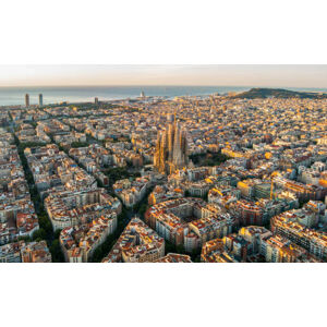 Umělecká fotografie Sagrada Familia and Barcelona skyline at, Pol Albarrán, (40 x 24.6 cm)