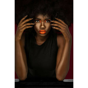 Umělecká fotografie Clean & Serene Black Lady With, Phil Halfmann, (26.7 x 40 cm)