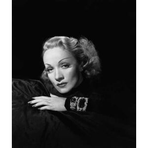 Umělecká fotografie 17Th December 1943: German-Born Actress Marlene Dietrich  Wearing A Jewel-Encrusted Bracelet., (35 x 40 cm)