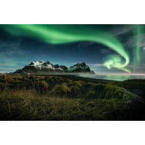 Umělecká fotografie northern lights over Vestrahorn moutain , Iceland, Peerasit Chockmaneenuch, (40 x 26.7 cm)