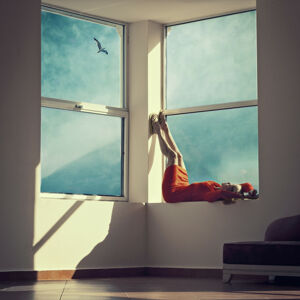 Umělecká fotografie Room with a view, ambra, (40 x 40 cm)