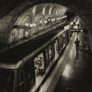 Umělecká fotografie The last metro, Thomas	Siegel, (40 x 40 cm)