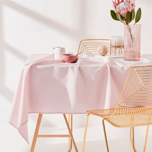 Ubrus na stůl v růžové barvě 140 x 200 cm